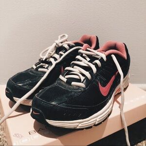 Nike Dart 8 sneakers